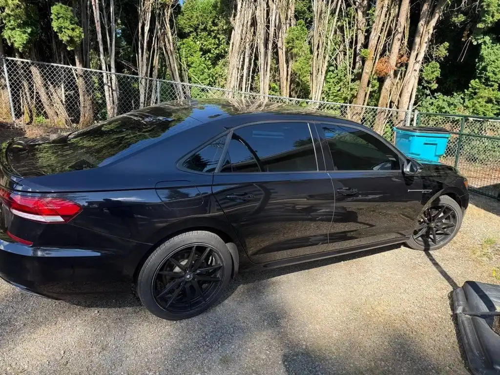 2021 Volkswagen Passat 2.0T R-Line Auto's photo