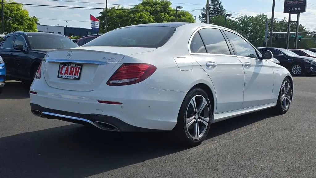 2017 Mercedes-Benz E-Class E300 4MATIC photo 3