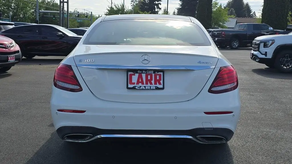 2017 Mercedes-Benz E-Class E300 4MATIC photo 4