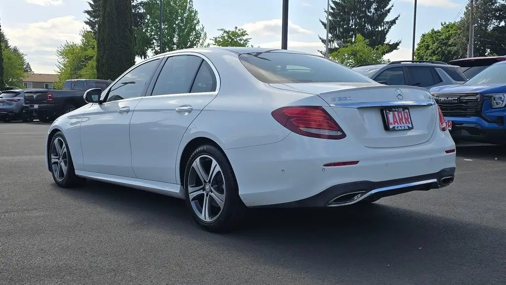 2017 Mercedes-Benz E-Class E300 4MATIC photo 5