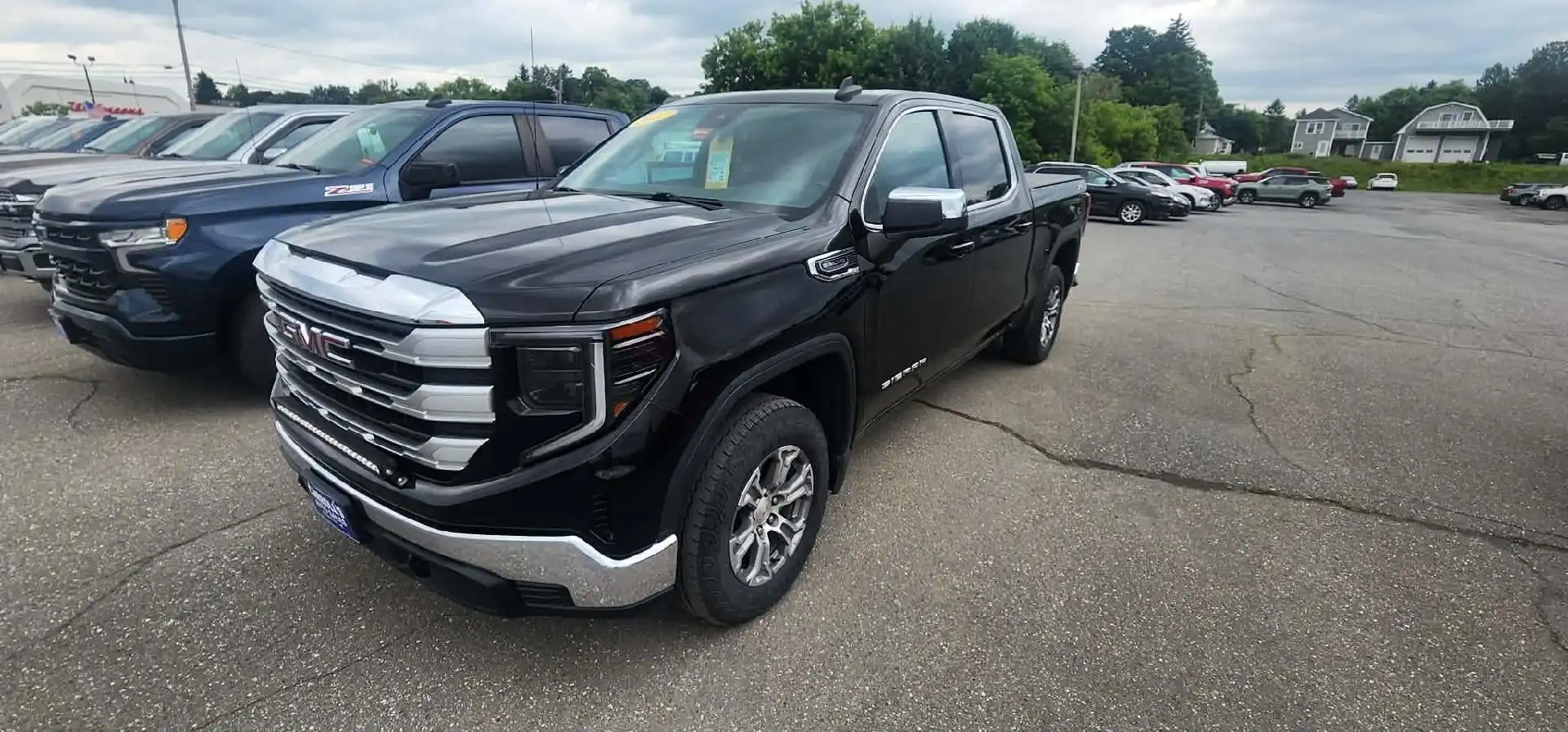 2022 GMC Sierra 4WD Crew Cab Short Box SLE's photo