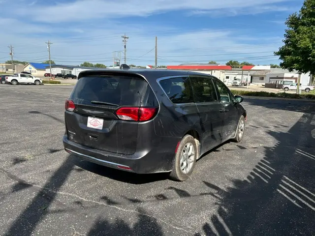 2017 Chrysler Pacifica Touring Plus photo 5