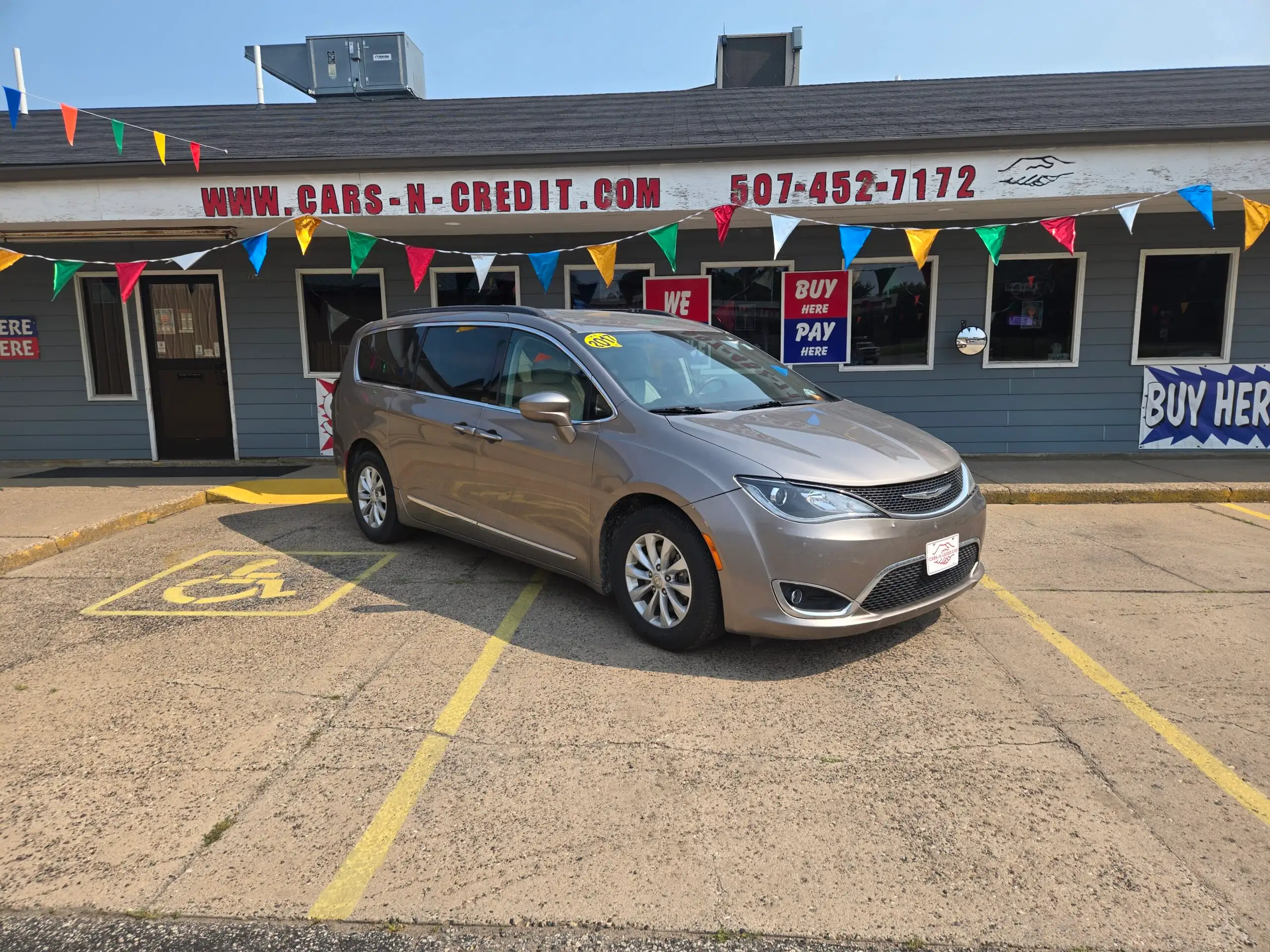 2017 Chrysler Pacifica Touring-L's photo