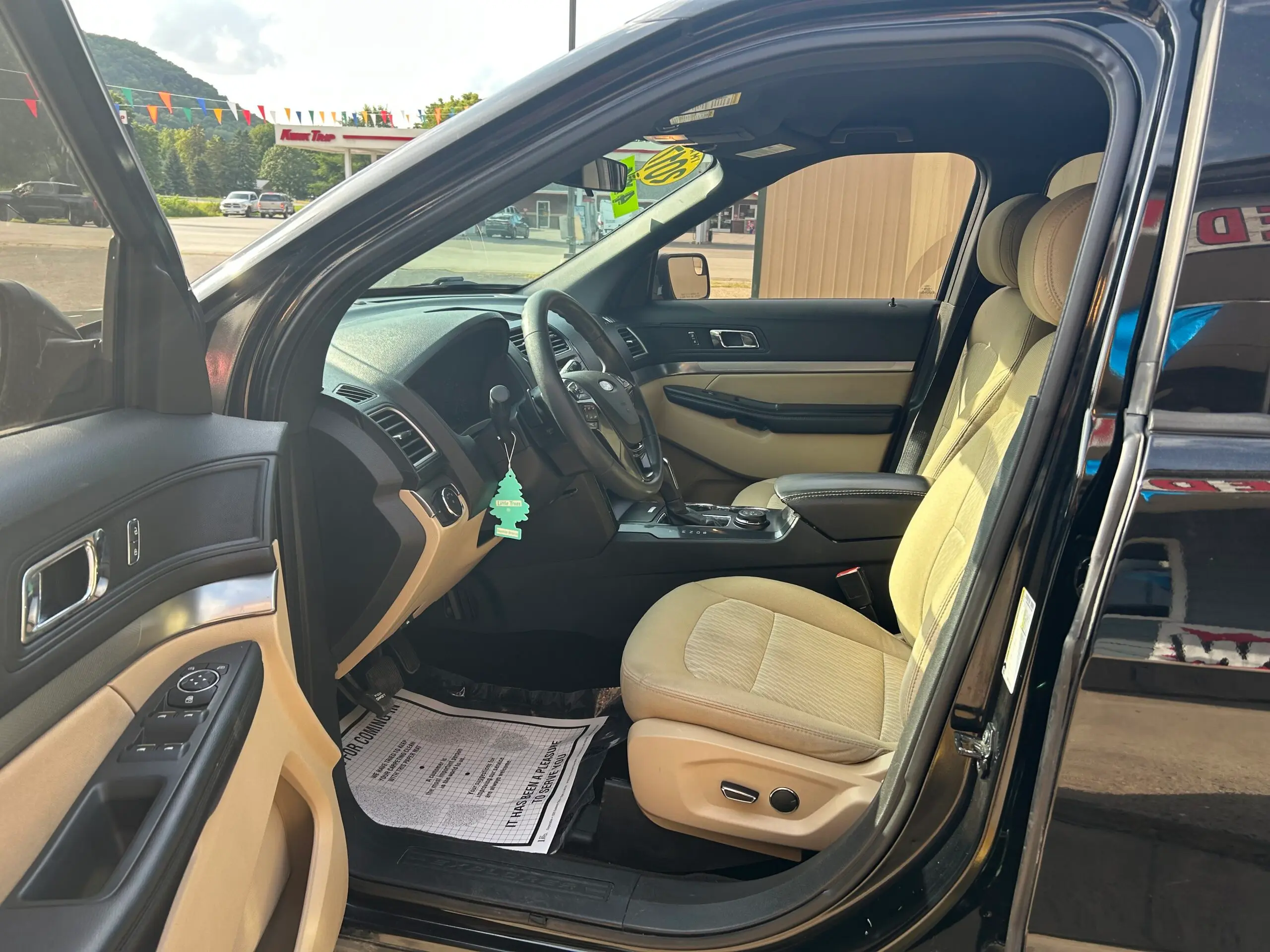 2017 Ford Explorer Base 4WD photo 5
