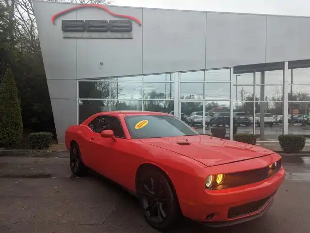 2015 Dodge Challenger SXT's photo