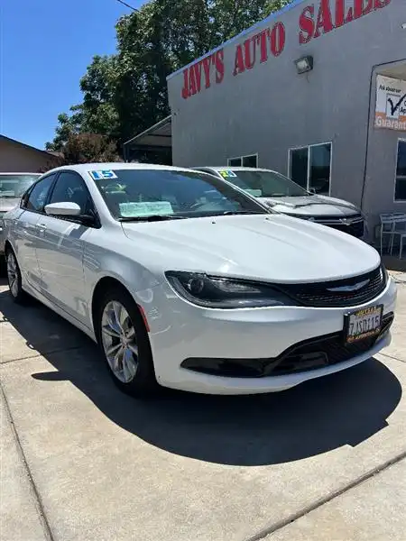 2015 Chrysler 200 S's photo