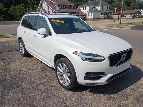 2017 Volvo XC90 T6 AWD Momentum's photo