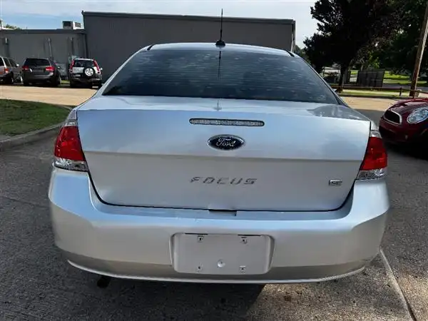 2011 Ford Focus SE's photo