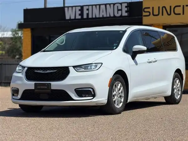 2023 Chrysler Pacifica Touring L's photo