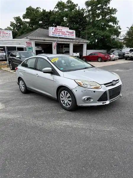 2012 Ford Focus Sedan SE's photo