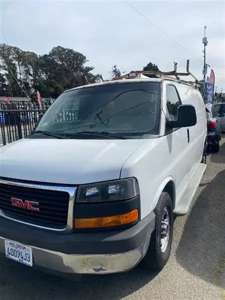 2016 GMC Savana 2500's photo