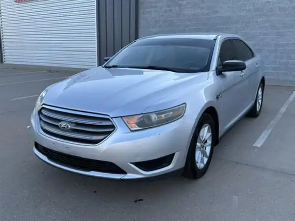 2014 Ford Taurus SE FWD's photo
