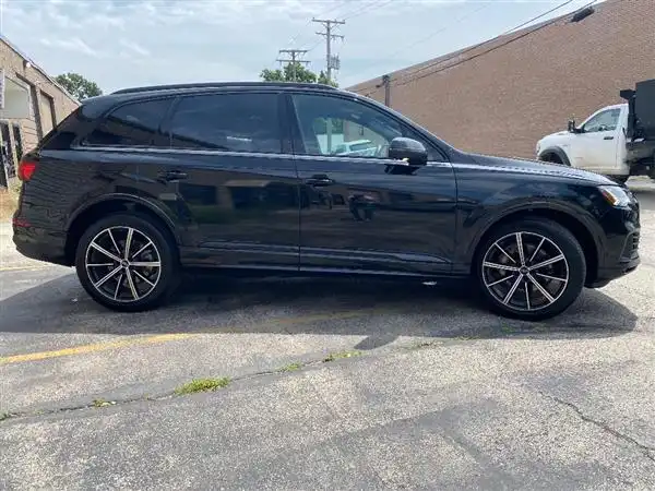 2023 Audi Q7 55 Premium Plus quattro Tiptronic's photo
