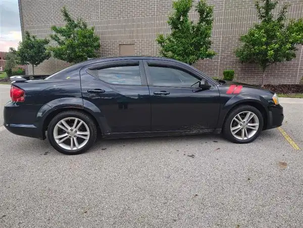 2012 Dodge Avenger SE's photo