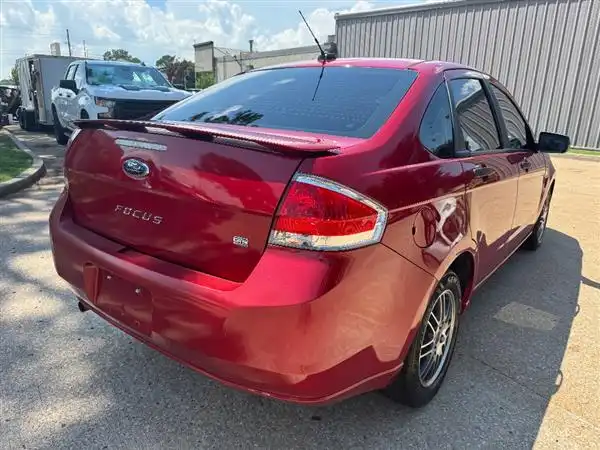 2011 Ford Focus SE's photo