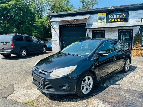 2013 Ford Focus SE Sedan's photo