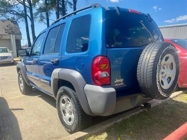 2004 Jeep Liberty Sport 4WD photo 3