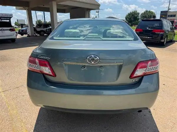 2011 Toyota Camry 2.5 Auto LE's photo