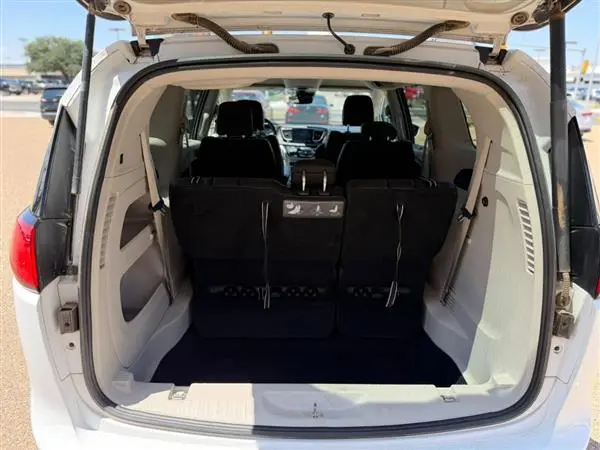 2017 Chrysler Pacifica Touring L Plus photo 4