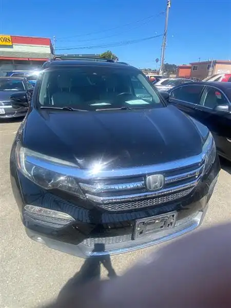 2017 Honda Pilot Touring 2WD's photo