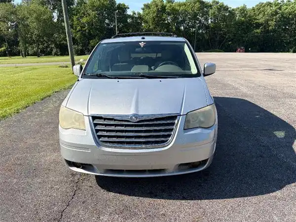 2009 Chrysler Town & Country Touring's photo