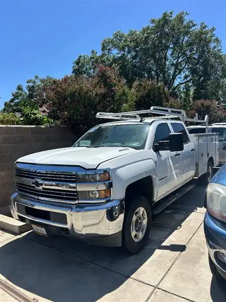 2016 Chevrolet Silverado HD WT 4WD Crew Cab 171.5" WB's photo