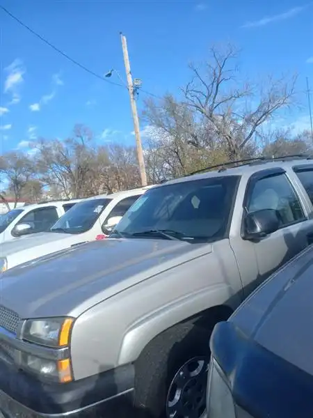 2005 Chevrolet Avalanche 2WD 1500 Series's photo