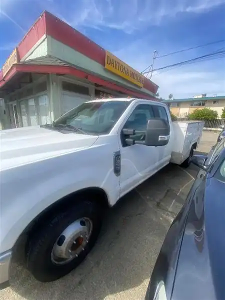 2018 Ford F-350 XL SuperCab 168-In DRW's photo