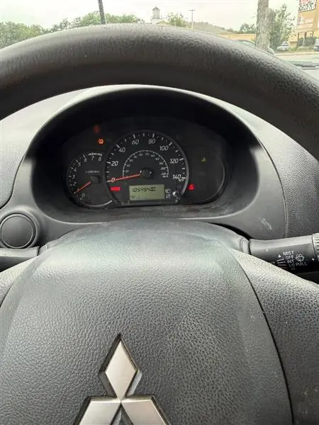 2015 Mitsubishi Mirage DE photo 4