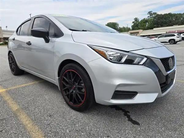 2020 Nissan Versa 1.6 S MT's photo