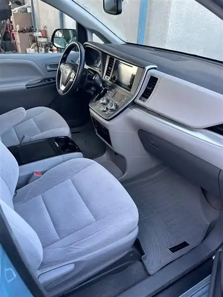 2015 Toyota Sienna LE V6 7-Passenger Access Seat's photo