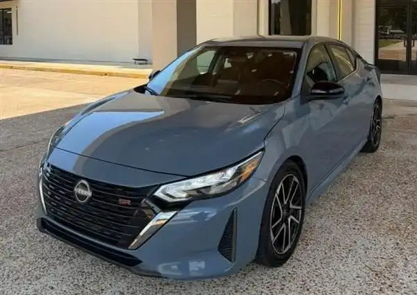2025 Nissan Sentra SR CVT's photo