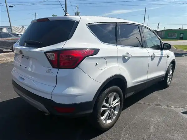 2019 Ford Escape SE's photo