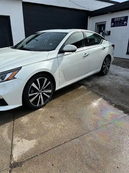 2019 Nissan Altima 2.5 Platinum's photo
