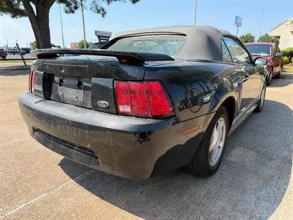 2001 Ford Mustang Deluxe's photo