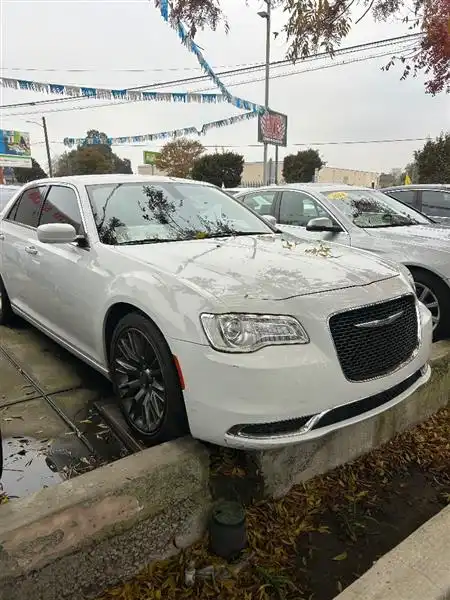 2015 Chrysler 300 Limited V6's photo
