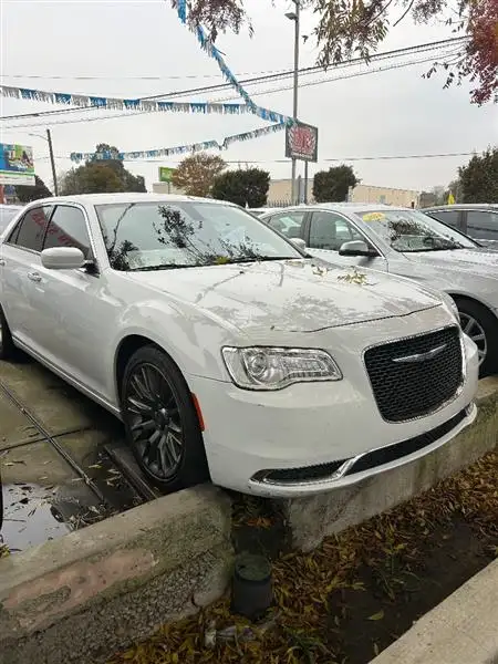 2015 Chrysler 300 Limited V6's photo