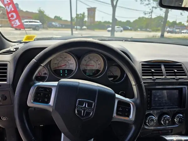 2012 Dodge Challenger SXT photo 4