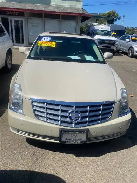 2011 Cadillac DTS Luxury Collection's photo
