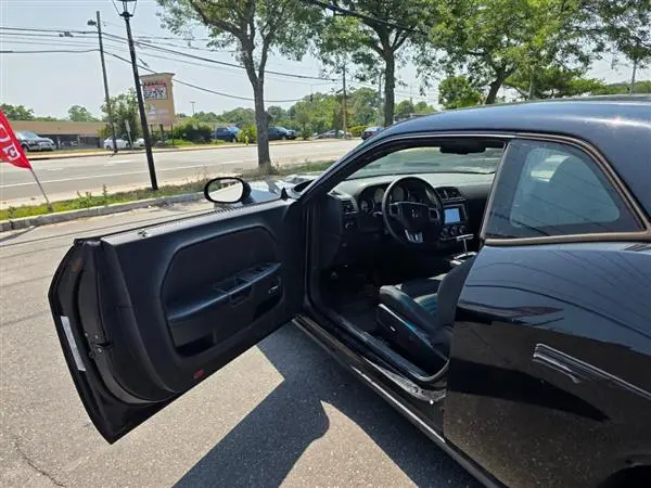 2012 Dodge Challenger SXT photo 3