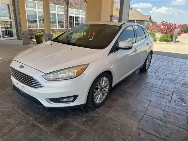 2015 Ford Focus Sedan Titanium's photo