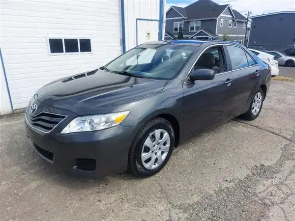 2010 Toyota Camry 2.5 Auto LE's photo