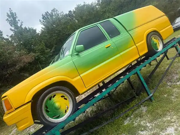 1991 Mazda B-Series 2WD Cab Plus B-Series B2200's photo