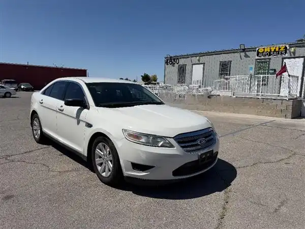 2010 Ford Taurus SE FWD's photo