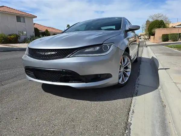 2015 Chrysler 200 S's photo
