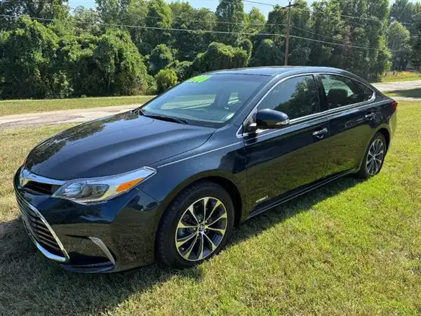 2016 Toyota Avalon XLE Plus Hybrid's photo
