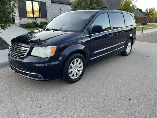 2014 Chrysler Town & Country Touring's photo