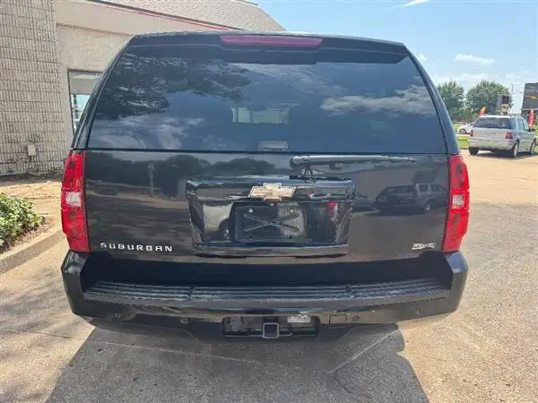 2010 Chevrolet Suburban 2WD 1500 LT's photo