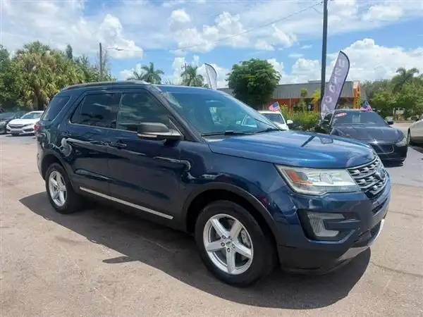 2017 Ford Explorer XLT 4WD's photo