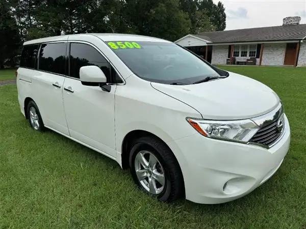 2015 Nissan Quest SV's photo